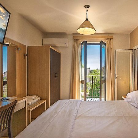 Hotel Virginia Marina di Massa Eksteriør billede