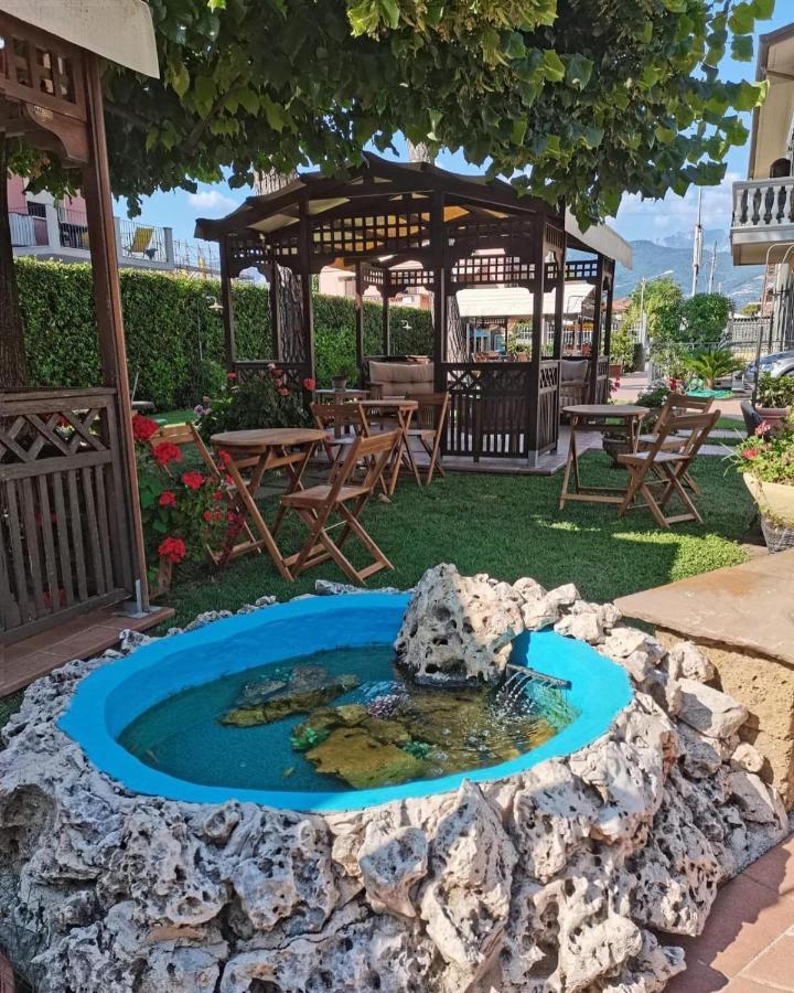 Hotel Virginia Marina di Massa Eksteriør billede