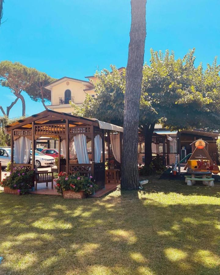 Hotel Virginia Marina di Massa Eksteriør billede
