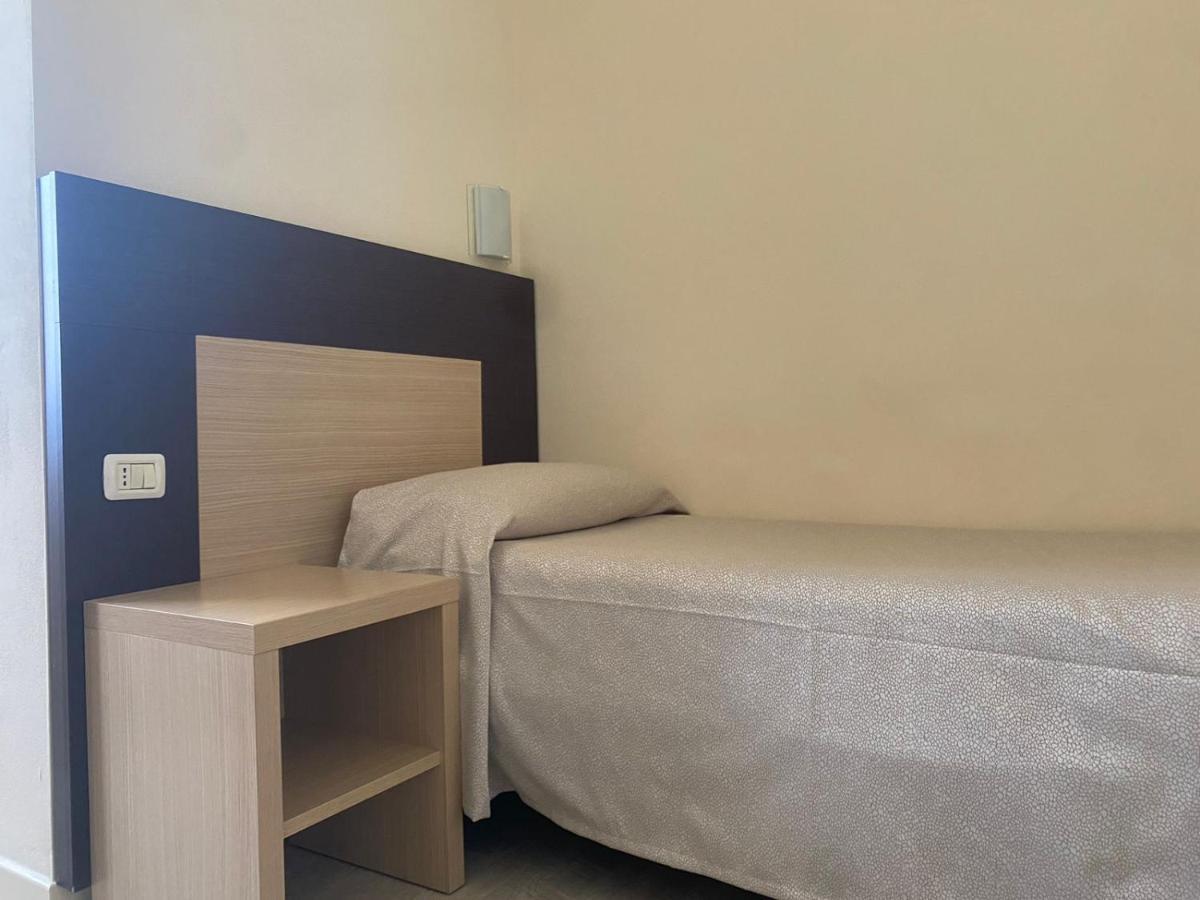 Hotel Virginia Marina di Massa Eksteriør billede