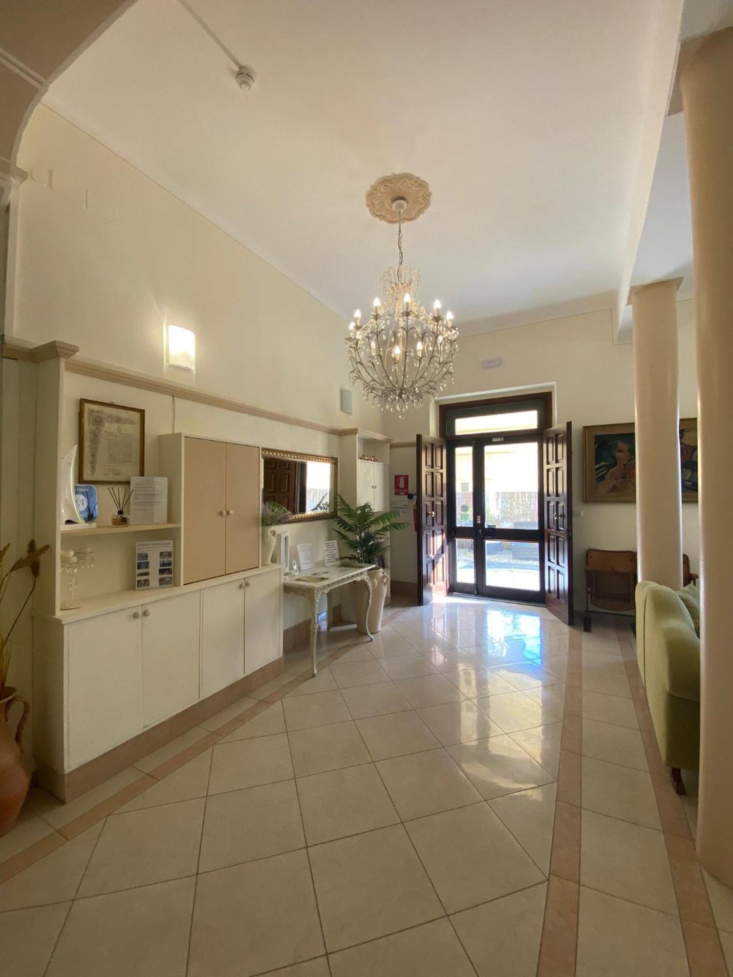 Hotel Virginia Marina di Massa Eksteriør billede