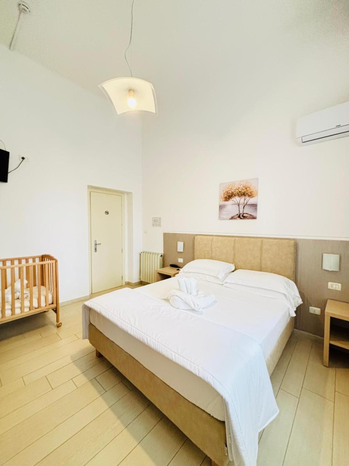 Hotel Virginia Marina di Massa Eksteriør billede
