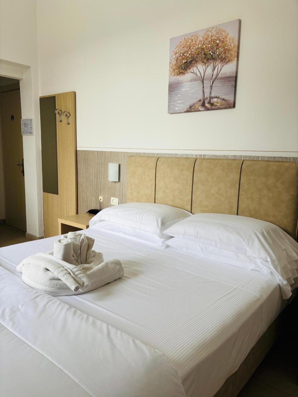 Hotel Virginia Marina di Massa Eksteriør billede