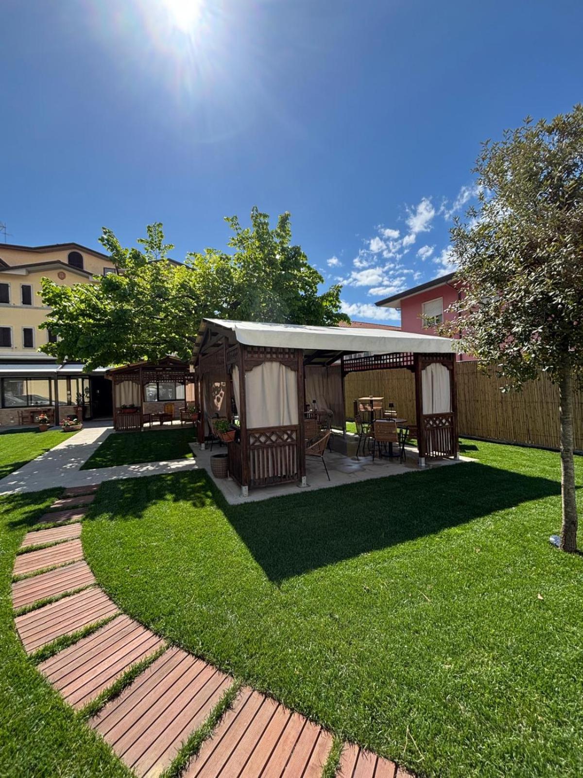Hotel Virginia Marina di Massa Eksteriør billede