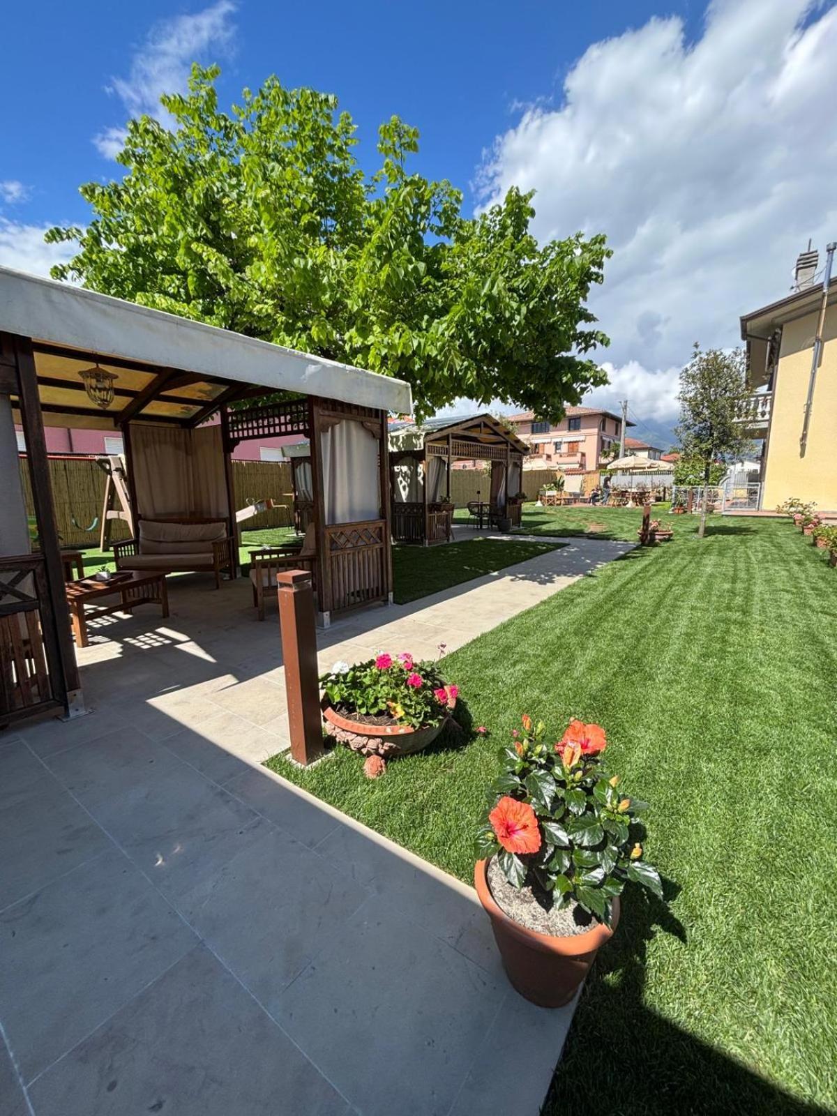 Hotel Virginia Marina di Massa Eksteriør billede