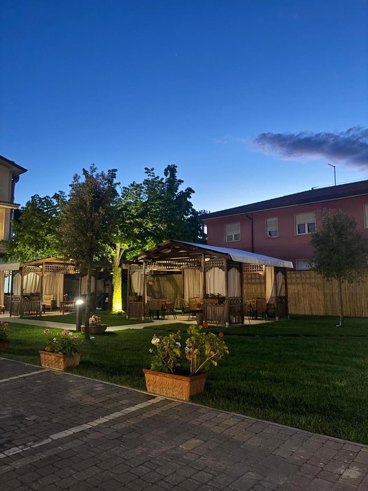 Hotel Virginia Marina di Massa Eksteriør billede
