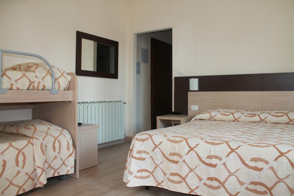 Hotel Virginia Marina di Massa Eksteriør billede