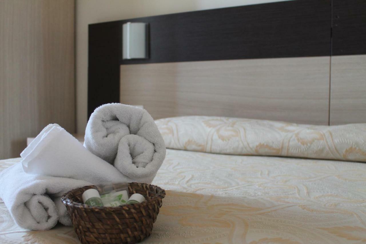Hotel Virginia Marina di Massa Eksteriør billede